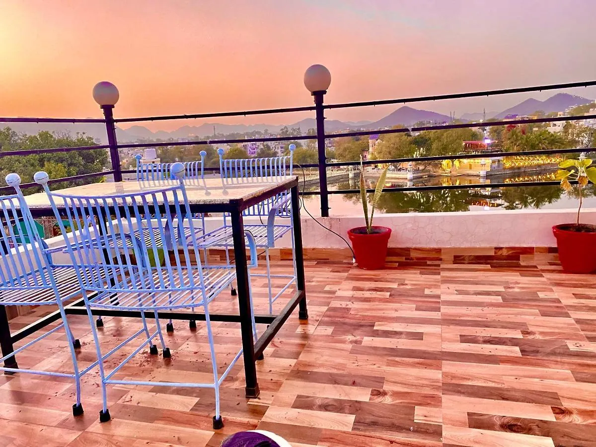 The New Lake Front Bed and Breakfast Udaipur 0*,