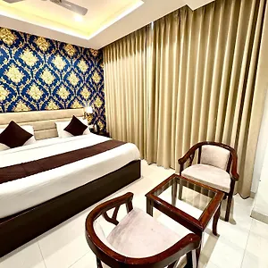 Lycoris Chandigarh !! Main Highway ! Lift ! Large Parking ! Premium Ac ! Traveler Choice 5*, Zirakpur India